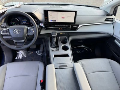 2025 Toyota Sienna XLE 8 Passenger