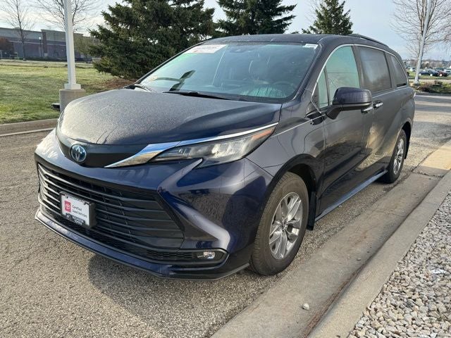 2025 Toyota Sienna XLE 8 Passenger