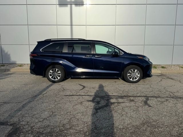 2025 Toyota Sienna XLE 8 Passenger