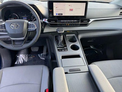 2025 Toyota Sienna XLE 8 Passenger