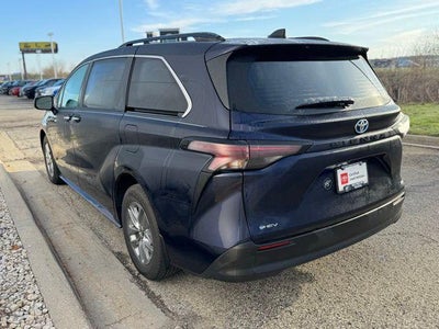 2025 Toyota Sienna XLE 8 Passenger