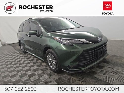 2025 Toyota Sienna XLE 8 Passenger