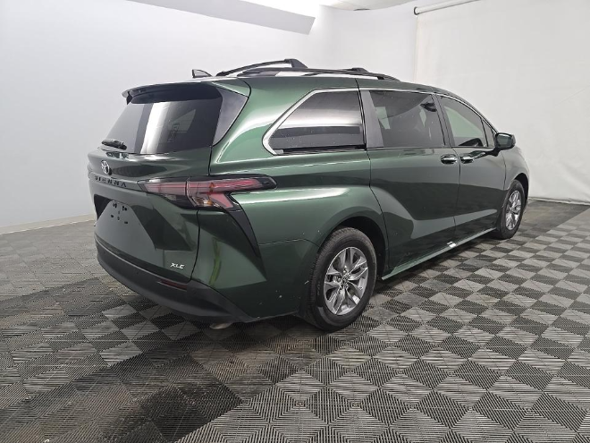2025 Toyota Sienna XLE 8 Passenger