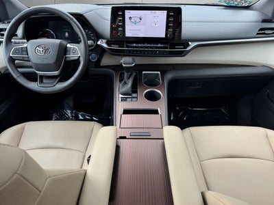 2022 Toyota Sienna XLE 8 Passenger
