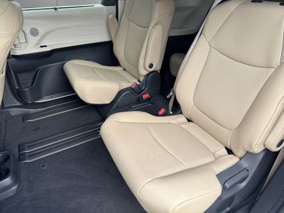2022 Toyota Sienna XLE 8 Passenger