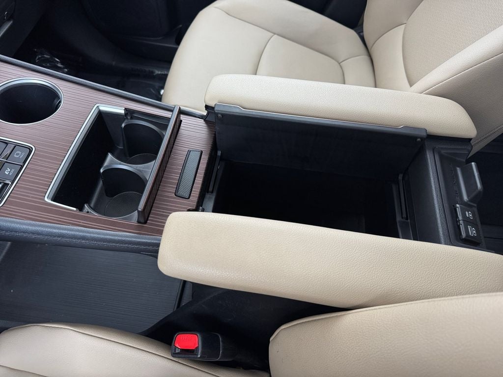 2022 Toyota Sienna XLE 8 Passenger