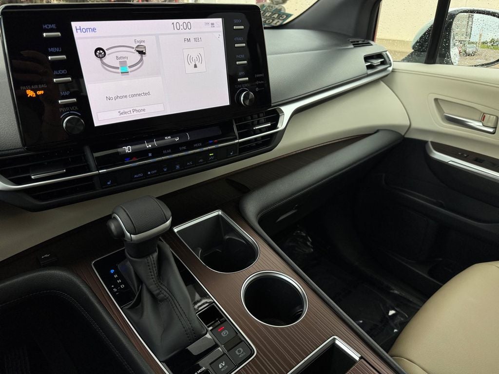 2022 Toyota Sienna XLE 8 Passenger