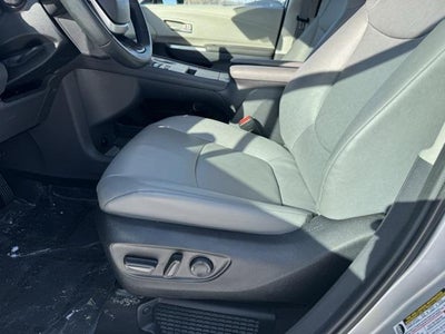 2024 Toyota Sienna XLE 8 Passenger