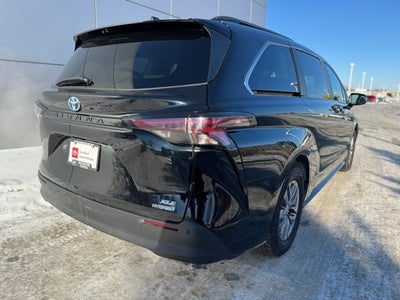 2024 Toyota Sienna XLE 8 Passenger