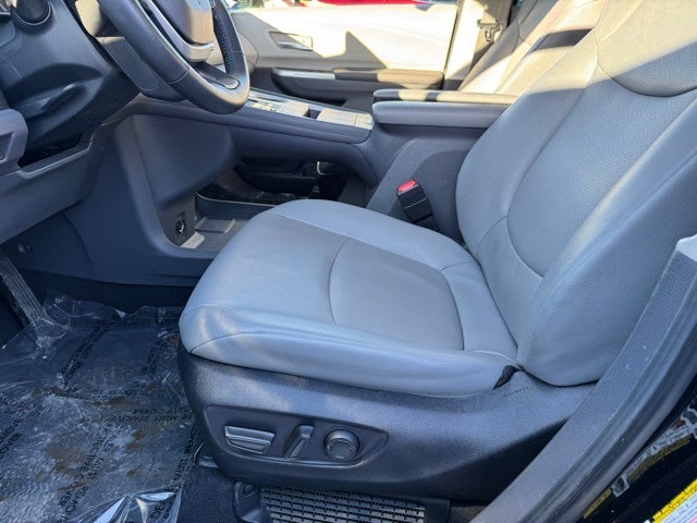 2024 Toyota Sienna XLE 8 Passenger