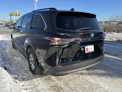 2024 Toyota Sienna XLE 8 Passenger