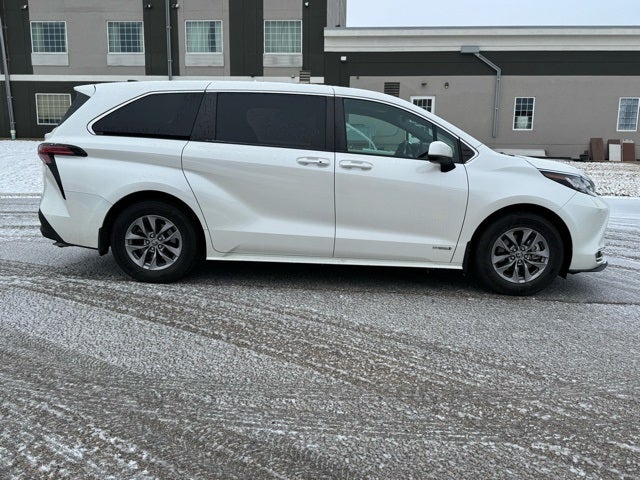 2021 Toyota Sienna XLE 7 Passenger