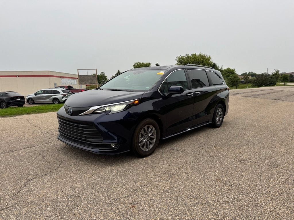 2025 Toyota Sienna XLE 8 Passenger