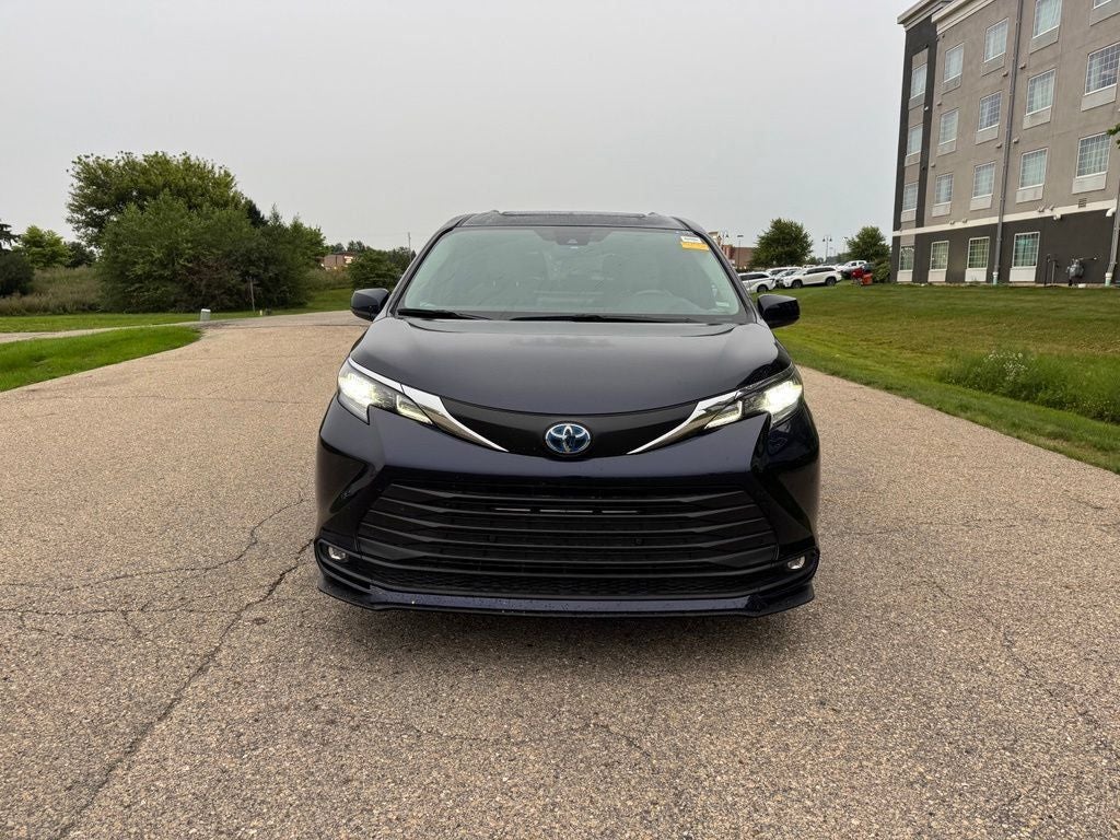 2025 Toyota Sienna XLE 8 Passenger