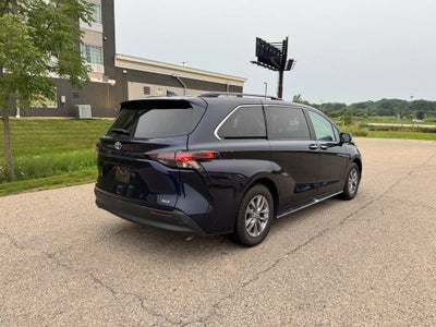 2025 Toyota Sienna XLE 8 Passenger