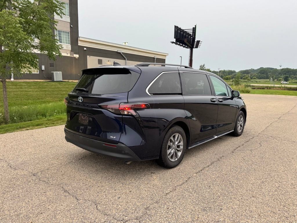 2025 Toyota Sienna XLE 8 Passenger