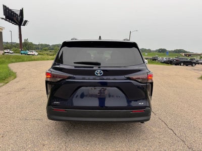 2025 Toyota Sienna XLE 8 Passenger
