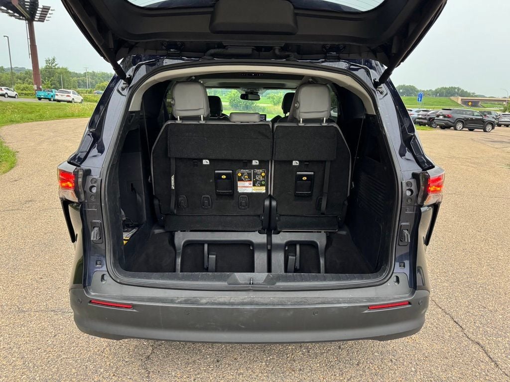 2025 Toyota Sienna XLE 8 Passenger