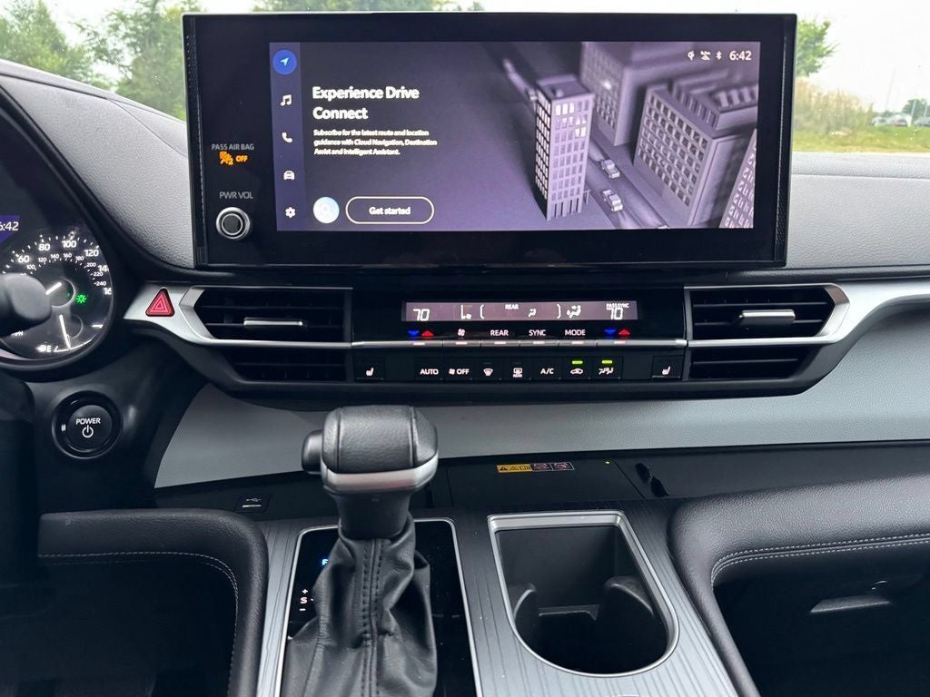 2025 Toyota Sienna XLE 8 Passenger