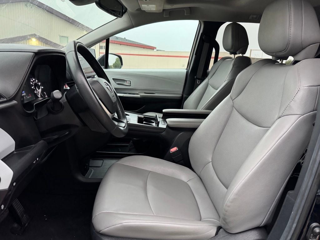 2025 Toyota Sienna XLE 8 Passenger