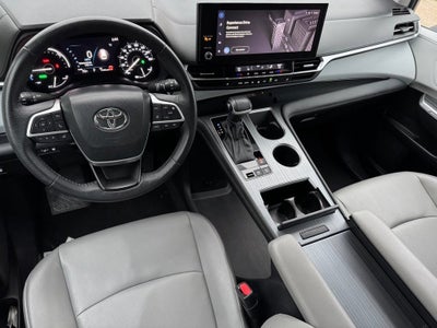 2025 Toyota Sienna XLE 8 Passenger