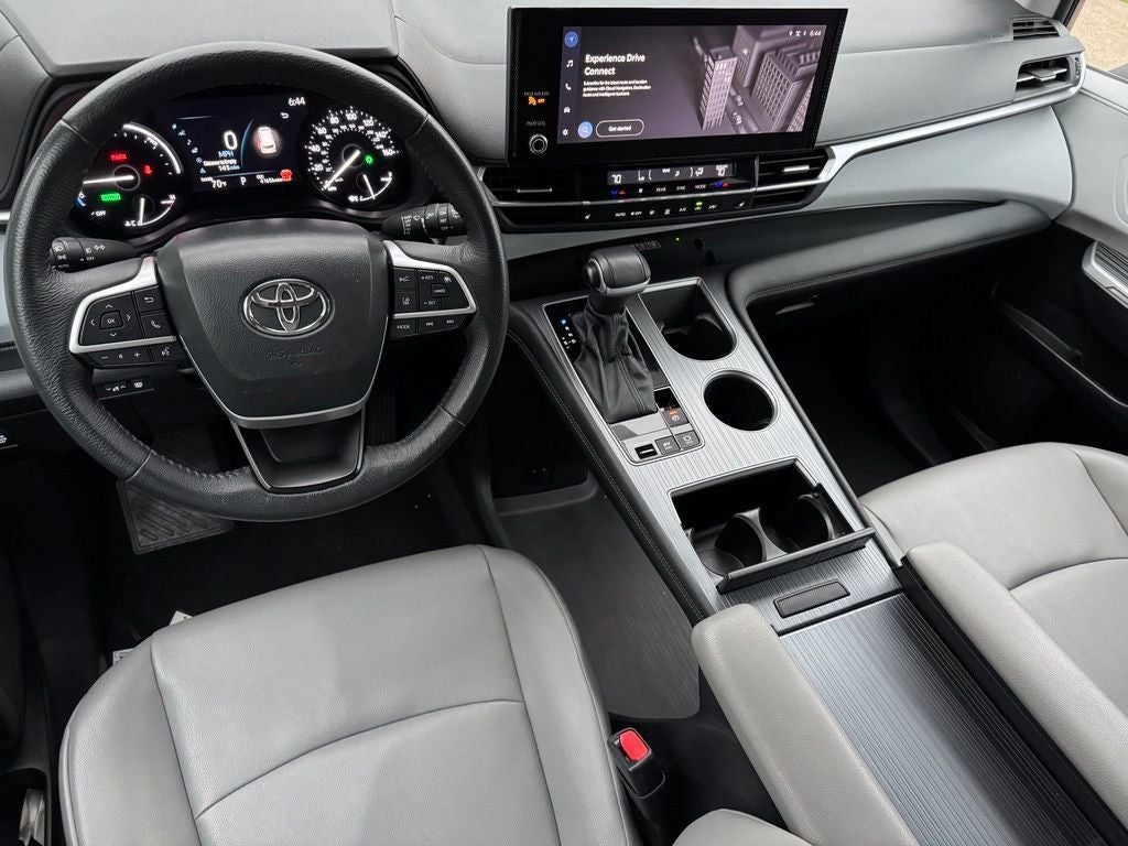 2025 Toyota Sienna XLE 8 Passenger