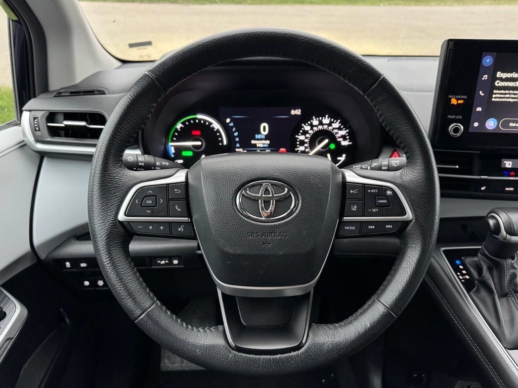 2025 Toyota Sienna XLE 8 Passenger