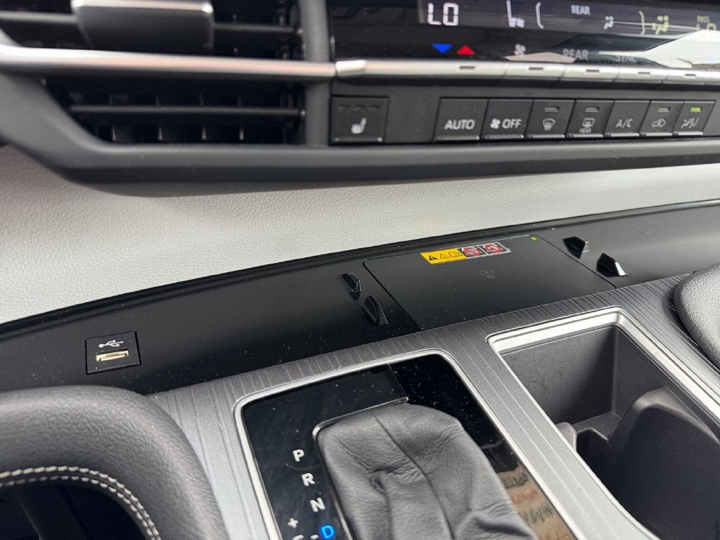 2025 Toyota Sienna XLE 8 Passenger