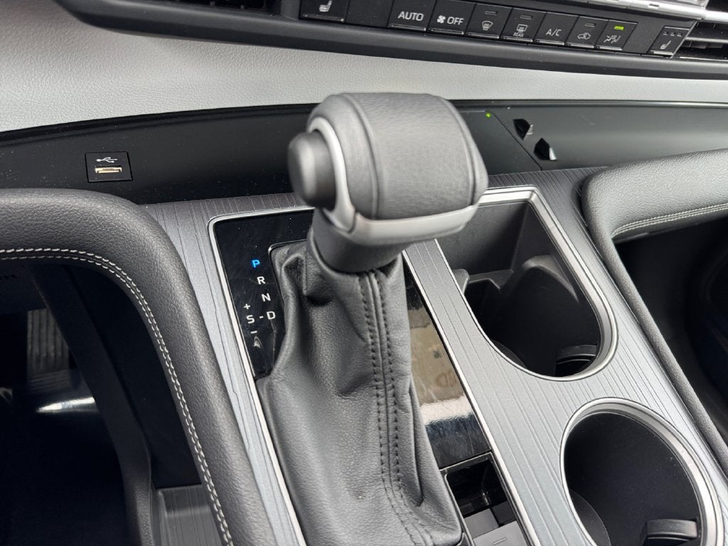 2025 Toyota Sienna XLE 8 Passenger