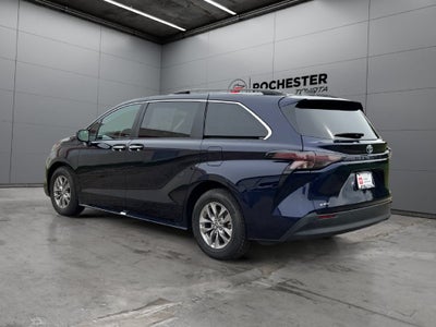 2025 Toyota Sienna XLE 8 Passenger