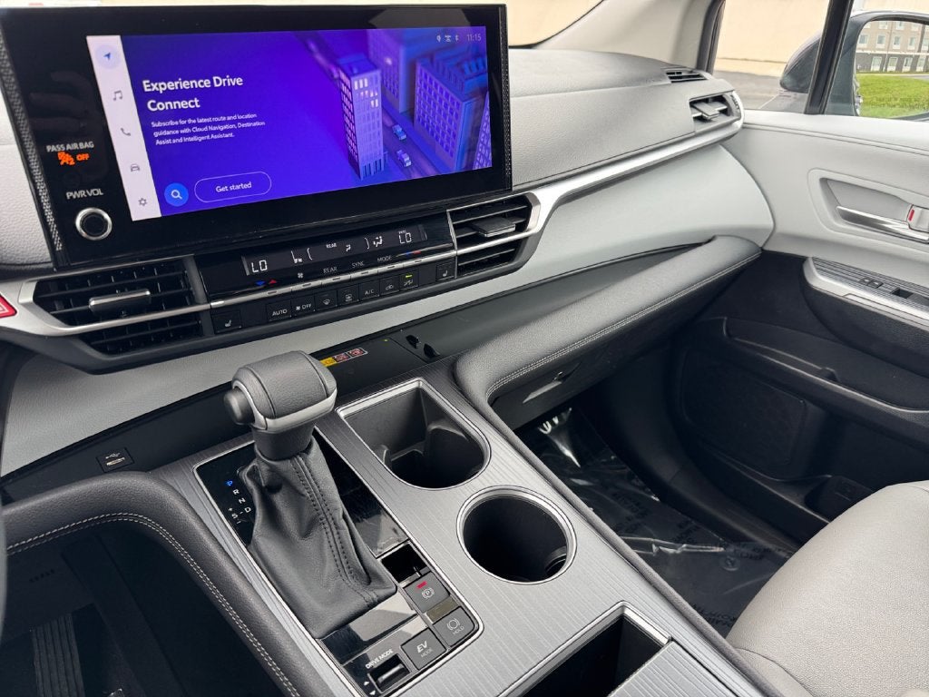 2025 Toyota Sienna XLE 8 Passenger