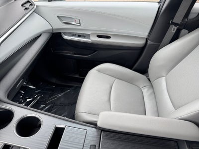 2025 Toyota Sienna XLE 8 Passenger