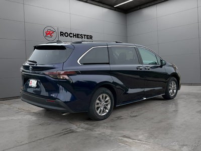 2025 Toyota Sienna XLE 8 Passenger