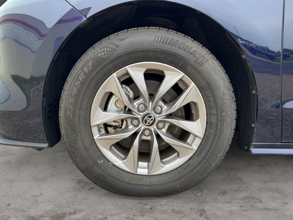 2025 Toyota Sienna XLE 8 Passenger