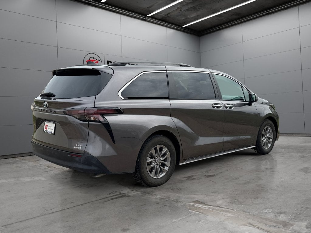 2023 Toyota Sienna XLE 7 Passenger