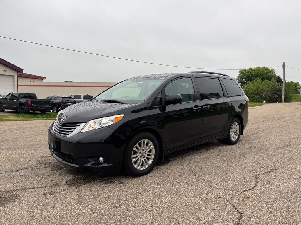 2017 Toyota Sienna XLE 8 Passenger