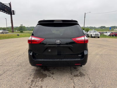 2017 Toyota Sienna XLE 8 Passenger