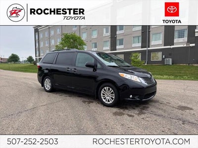 2017 Toyota Sienna XLE 8 Passenger