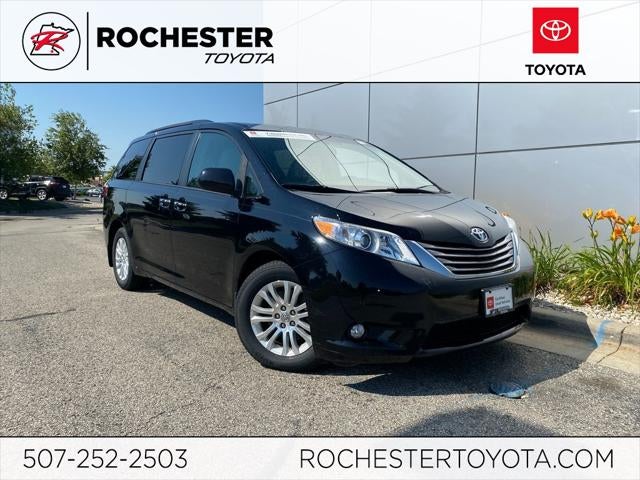 2017 Toyota Sienna XLE 8 Passenger