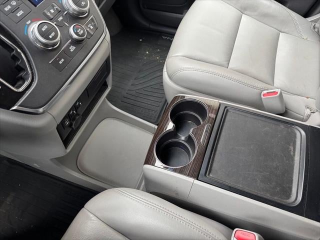 2017 Toyota Sienna XLE 8 Passenger