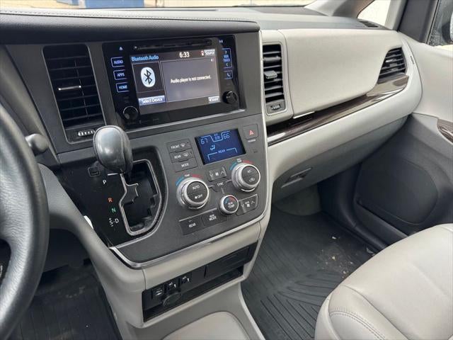 2017 Toyota Sienna XLE 8 Passenger