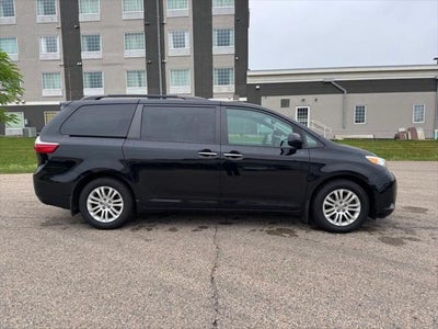 2017 Toyota Sienna XLE 8 Passenger