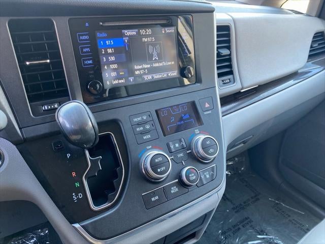 2017 Toyota Sienna XLE 8 Passenger