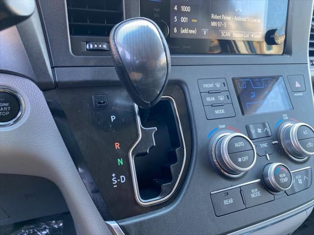 2017 Toyota Sienna XLE 8 Passenger