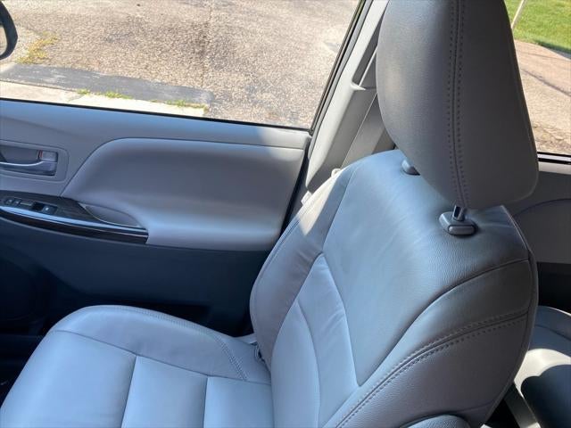 2017 Toyota Sienna XLE 8 Passenger