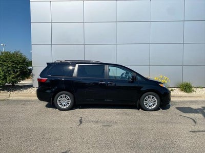 2017 Toyota Sienna XLE 8 Passenger