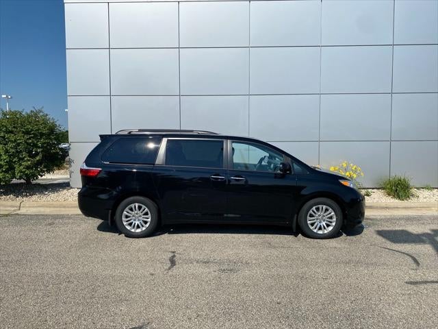 2017 Toyota Sienna XLE 8 Passenger