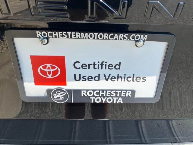 2017 Toyota Sienna XLE 8 Passenger