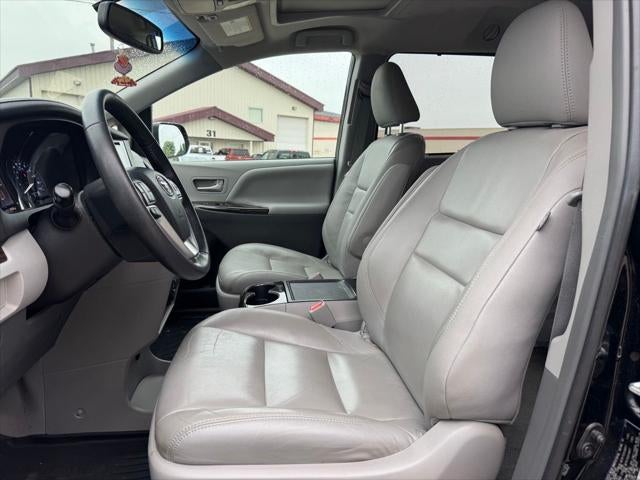 2017 Toyota Sienna XLE 8 Passenger