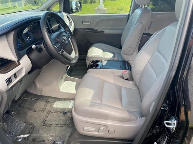 2017 Toyota Sienna XLE 8 Passenger